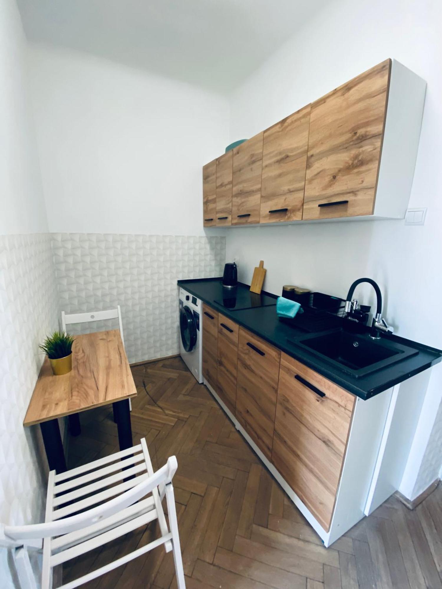 Clicktheflat Plac Bankowy Butas *